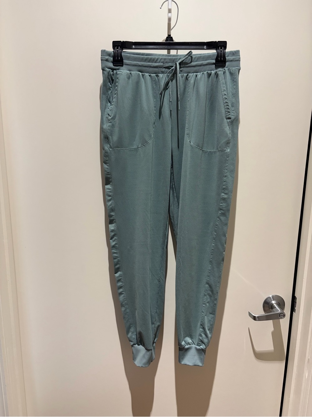 Zella Move In Pocket Joggers~ size M